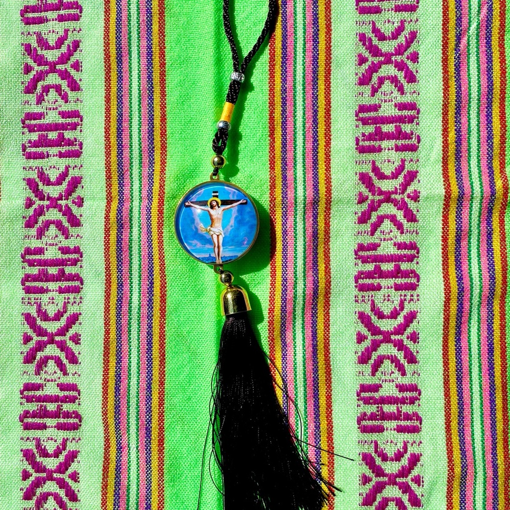 Jesus hanging decortaion